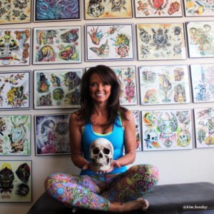 leggings with Esqueleto skull pattern.